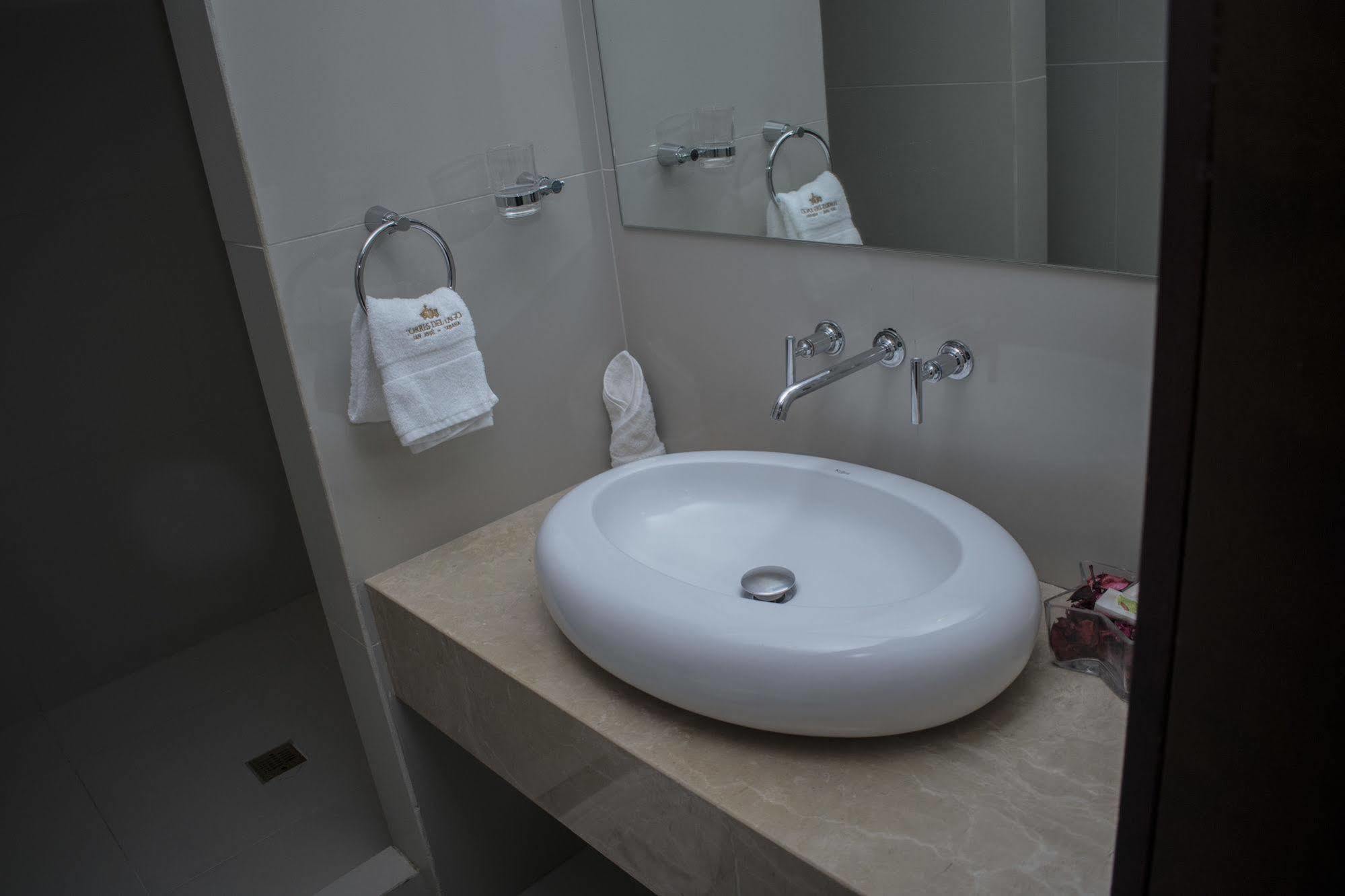 Torres Del Lago Suites And Apartments サンホセ エクステリア 写真